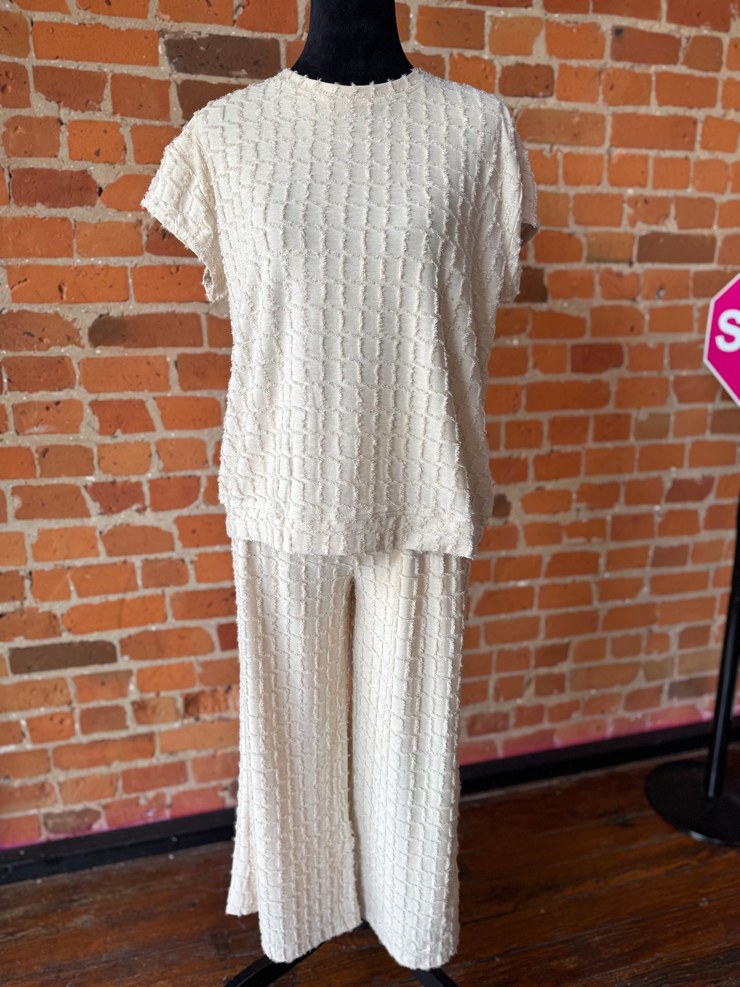 Glitter Textured Short Sleeve Top in Cream