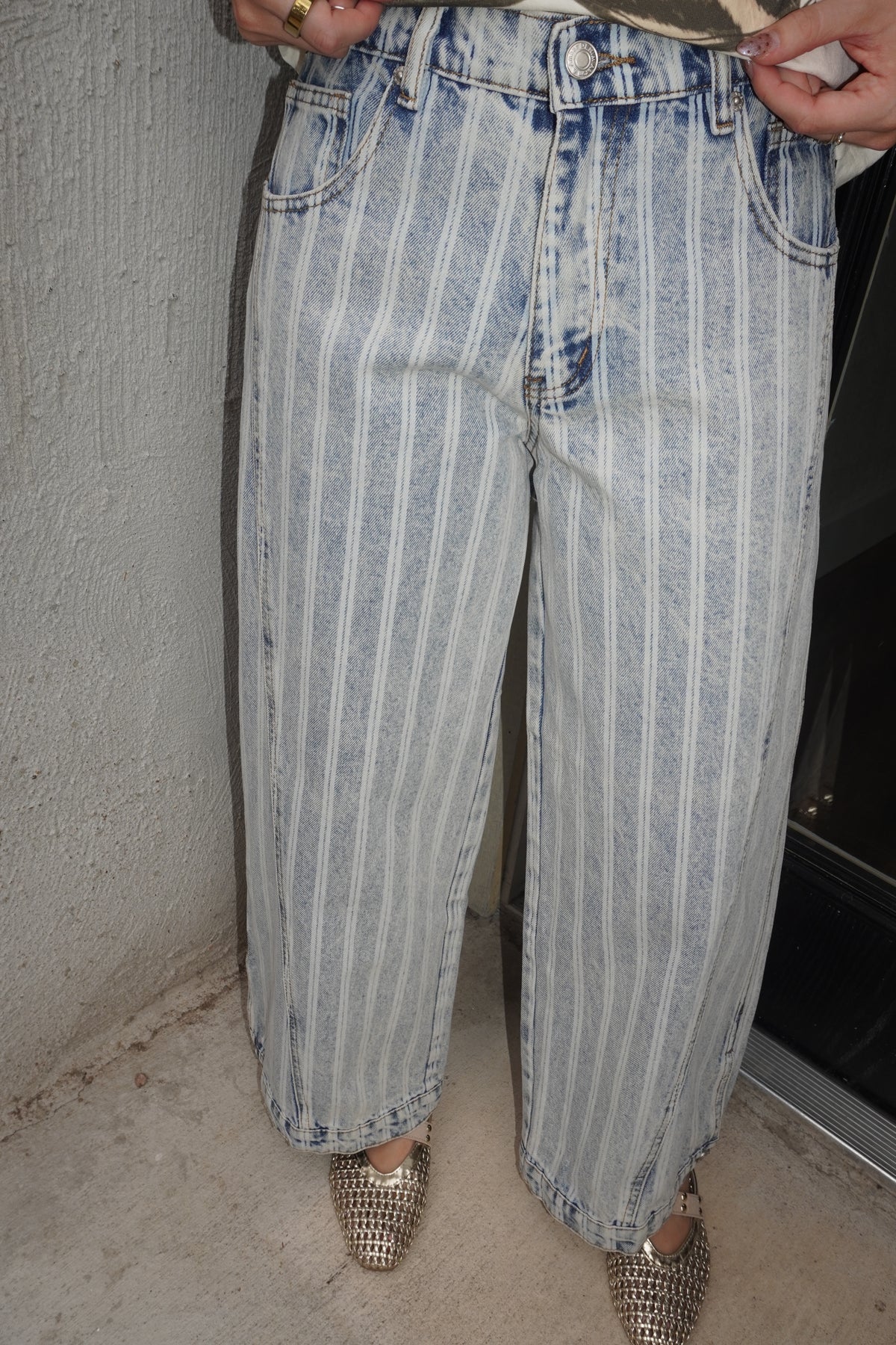 A&A Striped Denim Balloon Washed Jeans