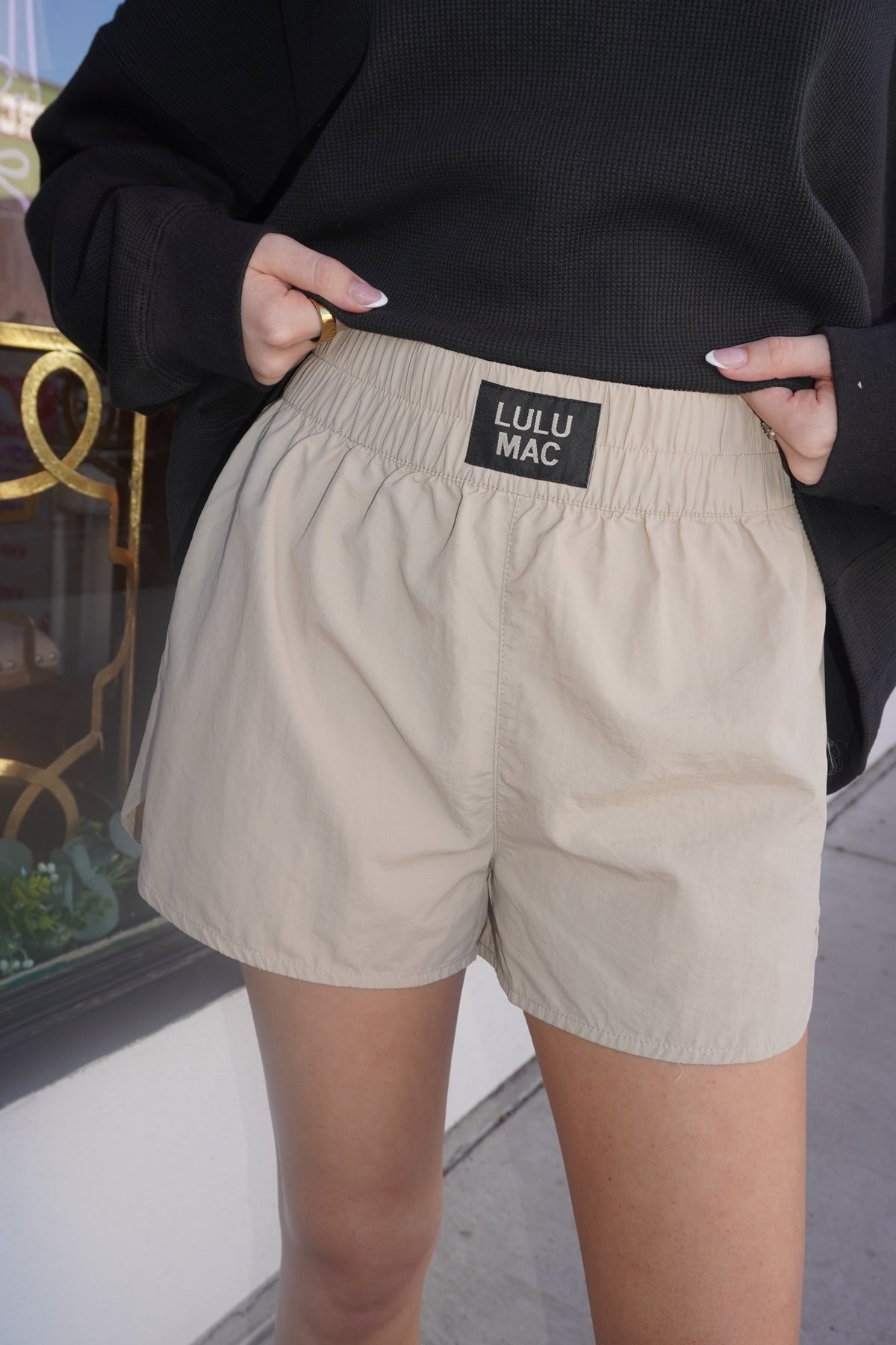Lulu Mac OG Shorts in Sand
