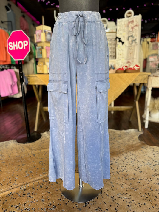 Stretch Mineral Wash Cargo Pants in Den Blue