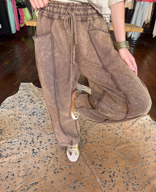 Stitchy Barrel Pants in Brown