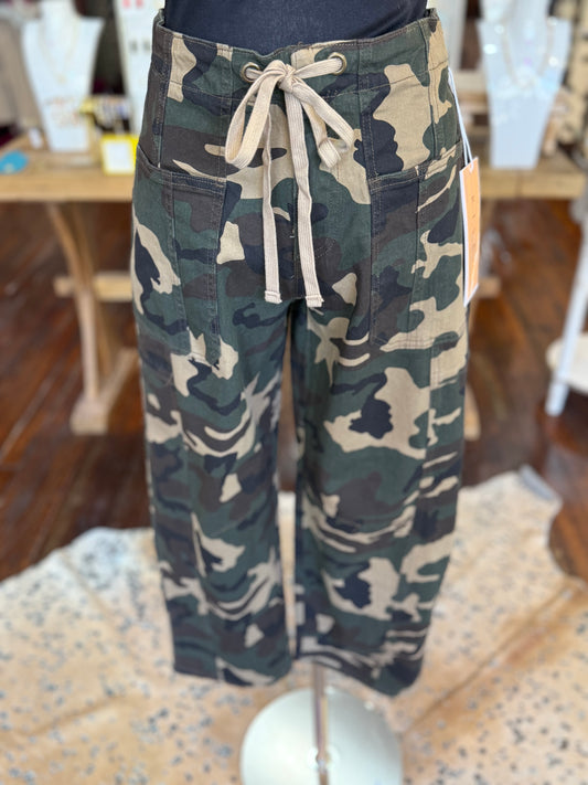 Slouchy Barrel Camo Jeans x Risen