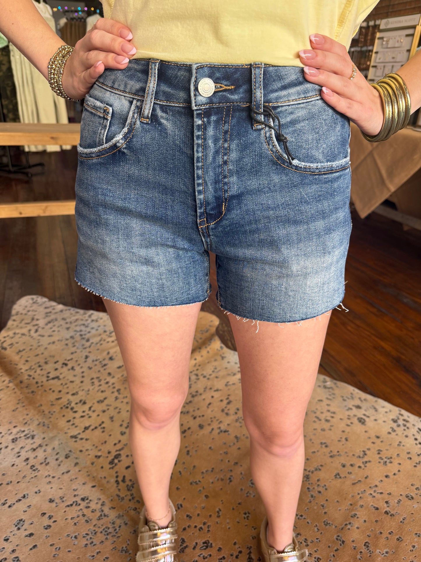 Mid Rise Frayed Shorts in Dk x Mica