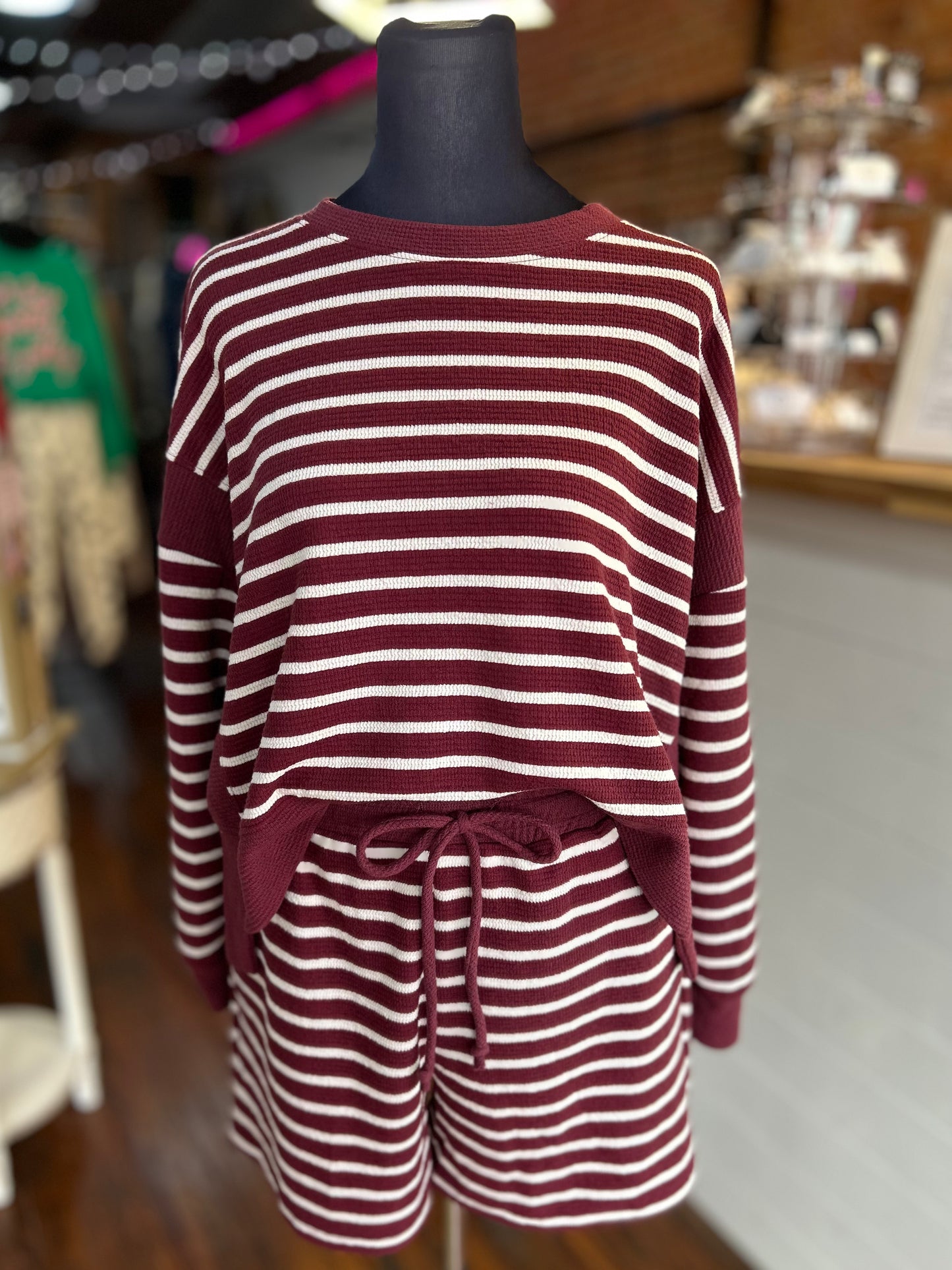 Wino Striped Shorts in Maroon